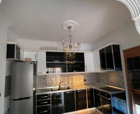 Tirane, jepet me qera apartament 2+1+Ballkon Kati 3, 136 m² 400 € (Rruga Muhamet Deliu)