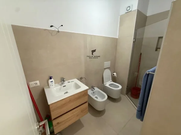 Tirane, jepet me qera apartament 2+1 Kati 5, 97 m² 650 € (RRUGA BESA)