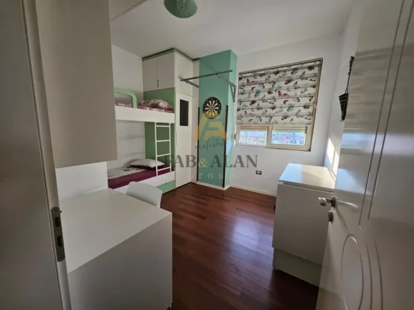 Tirane, jepet me qera apartament 2+1 Kati 3, 600 € (Siri Kodra)