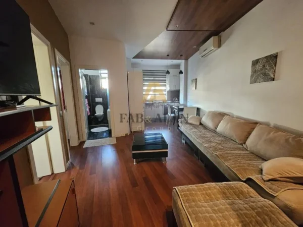 Tirane, jepet me qera apartament 2+1 Kati 3, 600 € (Siri Kodra)