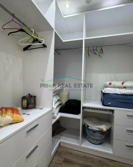 Tirane, shitet apartament 2+1+Ballkon Kati 5, 167 m² 160.000 € (Linze)