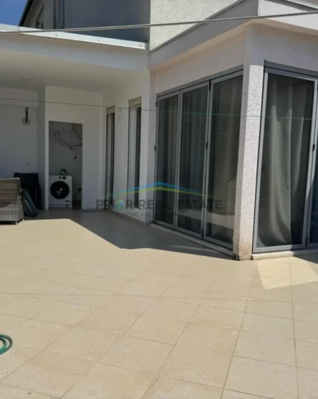 Tirane, shitet apartament 2+1+Ballkon Kati 5, 167 m² 160.000 € (Linze)