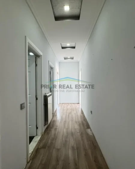 Tirane, shitet apartament 2+1+Ballkon Kati 5, 167 m² 160.000 € (Linze)