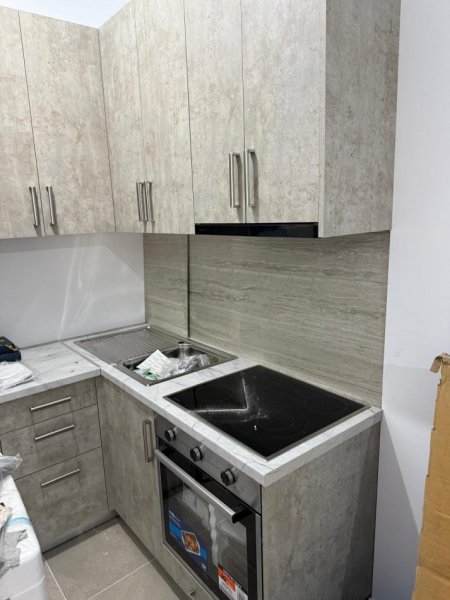 Tirane, jepet me qera apartament 1+1 Kati 1, 50 m² 450 € (Selitë)