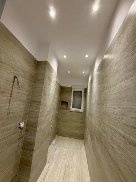 Tirane, jepet me qera apartament 1+1 Kati 1, 51 m² 450 € (Selitë)