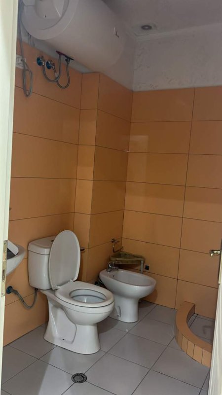 Tirane, jepet me qera apartament 2+1+BLK Kati 3, 85 m² 350 Euro (prane spitalit Amerikan 3)