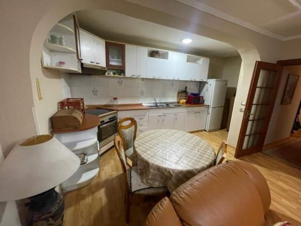Tirane, jepet me qera apartament 2+1 Kati 2, 80 m² 400 Euro (Don Bosko)