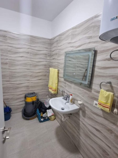 Tirane, jepet me qera apartament 1+1+BLK Kati 7, 75 m² 400 Euro (Rruga 3 Deshmoret)