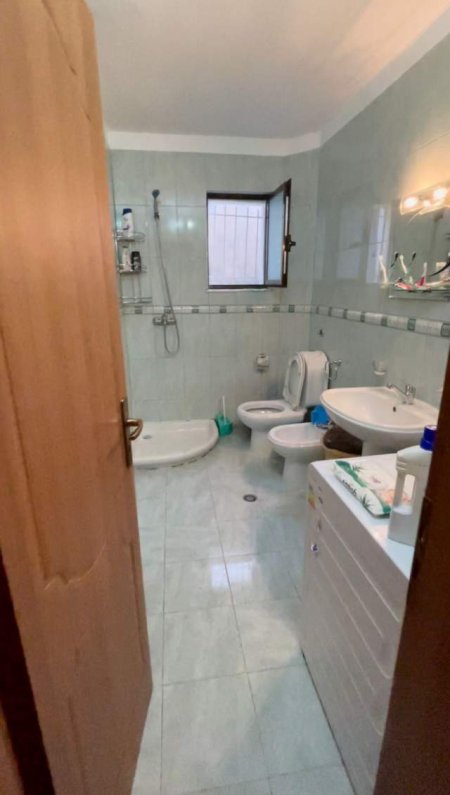 Tirane, jepet me qera apartament 3+1+BLK Kati 5, 105 m² 45.000 Leke (Shkolla Mihal Grameno)
