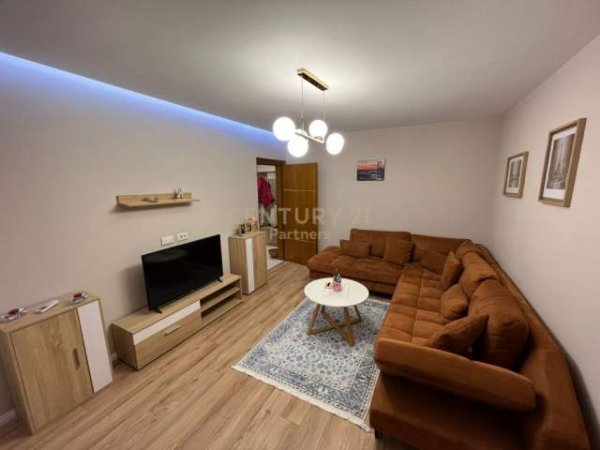 Tirane, jepet me qera apartament 2+1 Kati 2, 80 m² 400 Euro