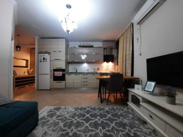 Tirane, jepet me qera apartament 2+1 Kati 7, 90 m² 450 Euro (prane Shkolles se Baletit)