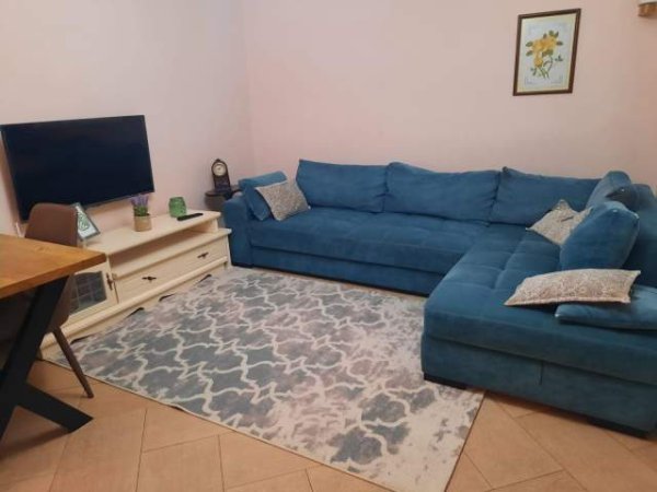 Tirane, jepet me qera apartament 2+1 Kati 7, 90 m² 450 Euro (prane Shkolles se Baletit)