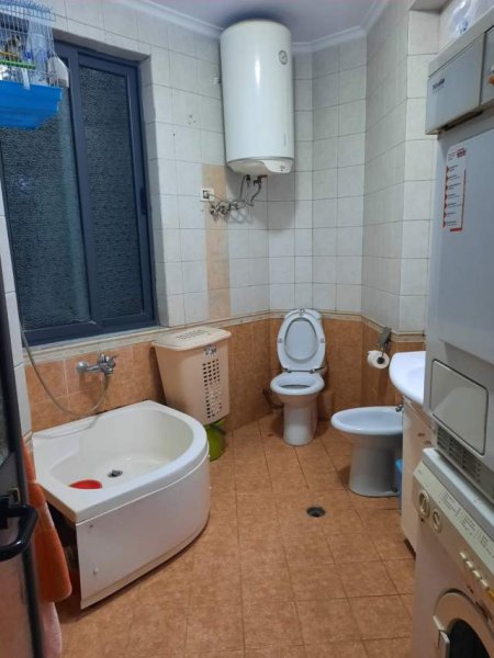 Tirane, jepet me qera apartament 2+1 Kati 7, 90 m² 450 Euro (prane Shkolles se Baletit)