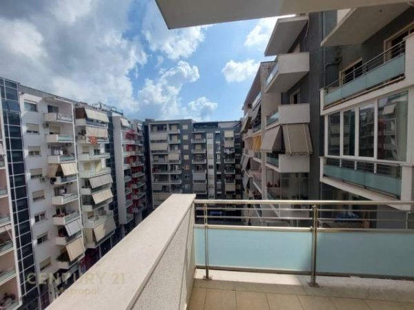 Tirane, jepet me qera apartament 1+1 Kati 2, 68 m² 350 Euro (Pallati me Shigjeta)
