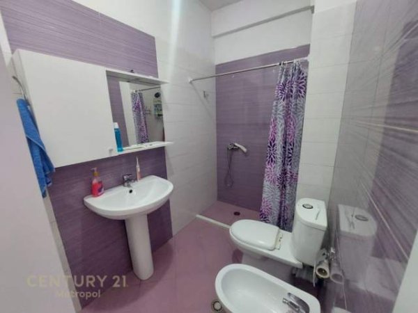 Tirane, jepet me qera apartament 1+1 Kati 2, 68 m² 350 Euro (Pallati me Shigjeta)