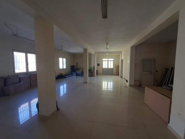 Durres, jepet me qera ambjent biznesi Kati 2, 200 m² 30.000 Leke (ALEKSANDER GOGA)