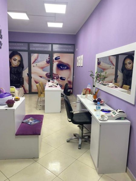 Tirane, Shes biznesin (mirela nails) 1.500 Euro