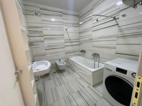 Tirane, jepet me qera apartament 2+1+BLK 131 m² 1.500 Euro (Blloku)