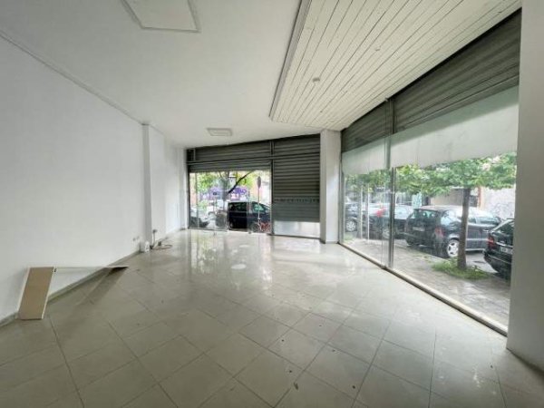 Tirane, jepet me qera ambjent biznesi Kati 0, 52 m² 520 Euro (Rruga e Barrikadave)