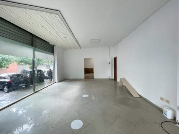 Tirane, jepet me qera ambjent biznesi Kati 0, 52 m² 520 Euro (Rruga e Barrikadave)