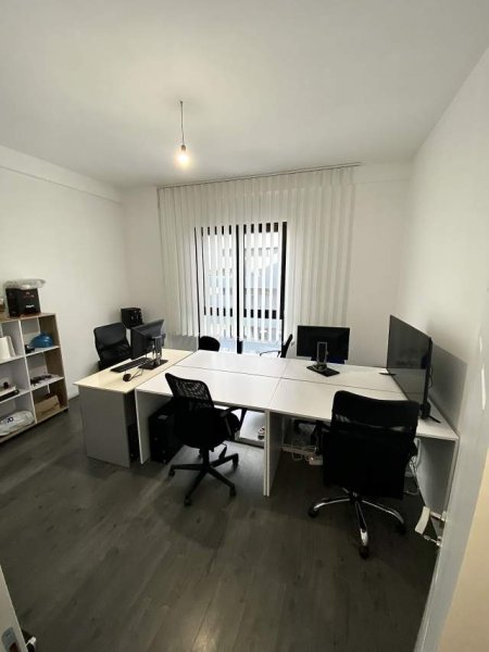 Tirane, jepet me qera zyre Kati 4, 131 m² 750 Euro