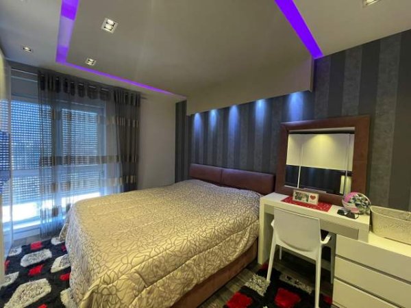 Tirane, jepet me qera apartament Kati 8, 1.150 Euro (Rruga Ndre Mjeda, Kompleksi Kontakt)