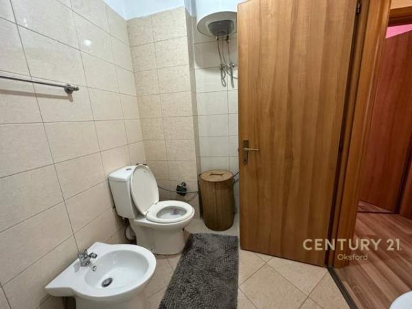 Tirane, jepet me qera apartament 2+1+BLK Kati 4, 84 m² 450 Euro