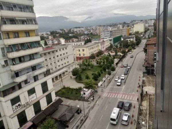 Tirane, jepet me qera apartament 1+1+BLK Kati 7, 110 m² 950 Euro (Rruga e Elbasanit)