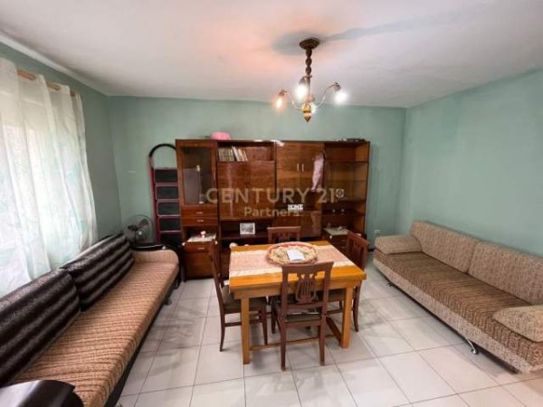 Tirane, jepet me qera apartament 2+1 Kati 2, 80 m² 400 Euro