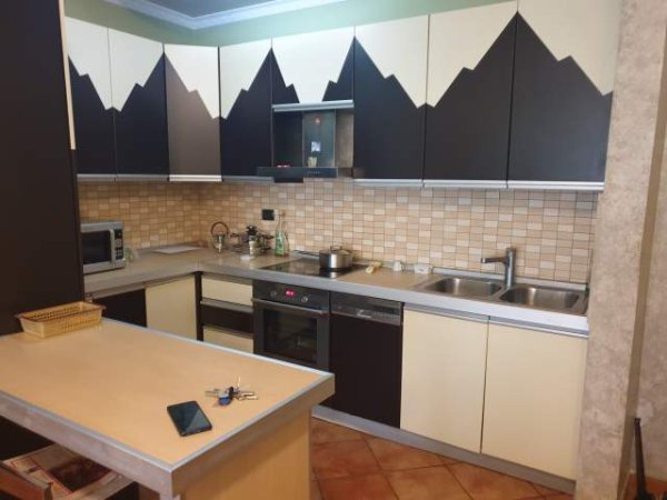 Tirane, jepet me qera apartament 2+1+A+BLK Kati 1, 95 m² 700 Euro (Rruga Ymer Kurti)