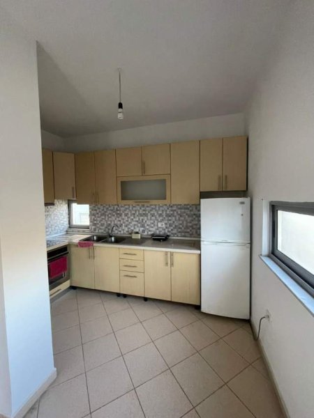 Tirane, jepet me qera apartament 2+1+BLK Kati 4, 90 m² 320 Euro (Unaza e Re)