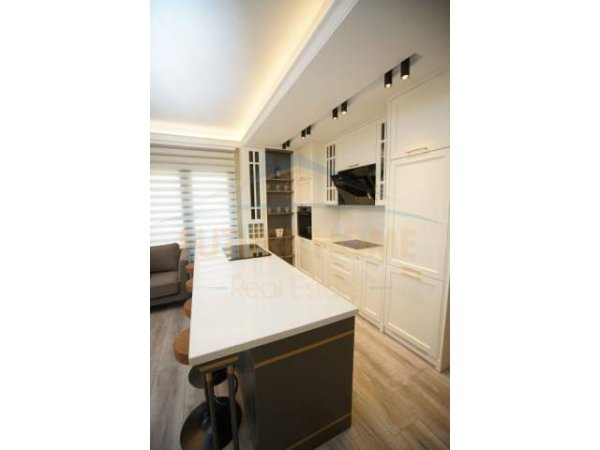 Tirane, shitet apartament 1+1 Kati 4, 72 m² 210.000 Euro (Qender)