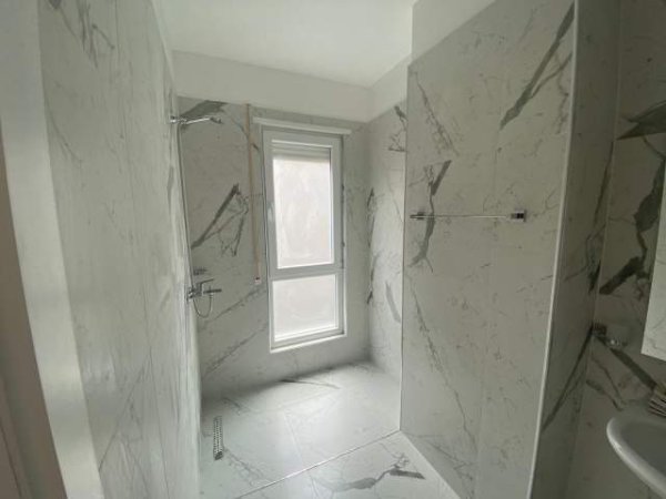 Tirane, jepet me qera apartament 2+1+BLK Kati 4, 97 m² 450 Euro (Rruga 5 Maji)