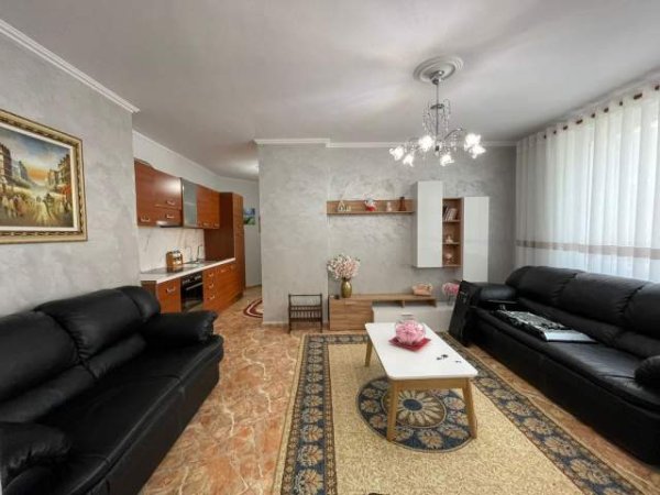 Tirane, jepet me qera apartament 1+1 Kati 3, 70 m² 600 Euro (rruga e Kosovareve)