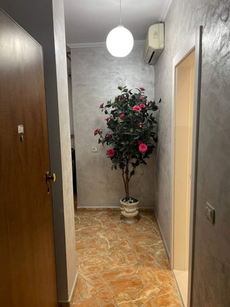 Tirane, jepet me qera apartament 1+1+BLK Kati 3, 70 m² 600 Euro (Rruga e Kosovareve)