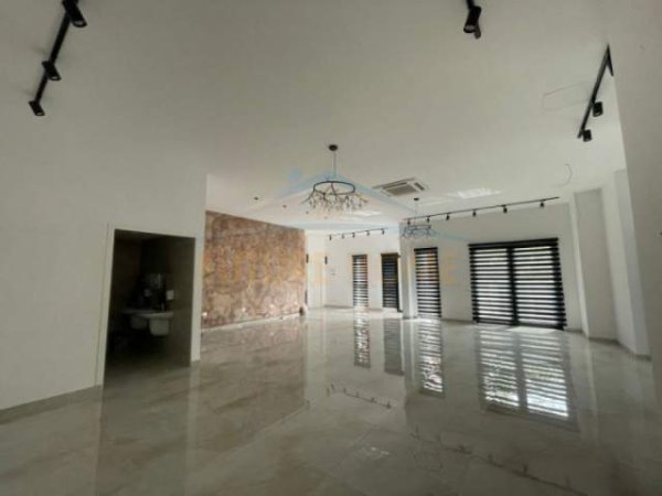 Tirane, jepet me qera ambjent biznesi Kati 1, 240 m² 2.500 Euro (Prane Farmacise 10)