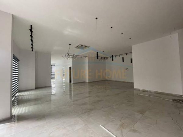 Tirane, jepet me qera ambjent biznesi Kati 1, 240 m² 2.500 Euro (Prane Farmacise 10)