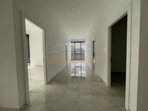 Tirane, jepet me qera ambjent biznesi Kati 1, 240 m² 2.500 Euro (Prane Farmacise 10)