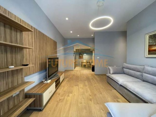Tirane, shitet apartament 2+1 Kati 10, 90 m² 155.000 Euro (Komuna Parisit)