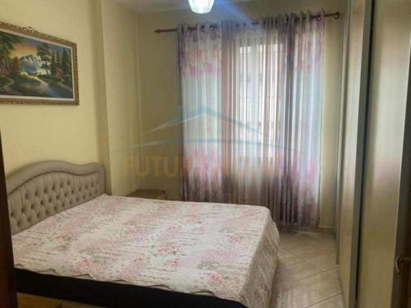 Tirane, jepet me qera apartament 1+1+BLK Kati 4, 63 m² 300 Euro (Yzberisht)