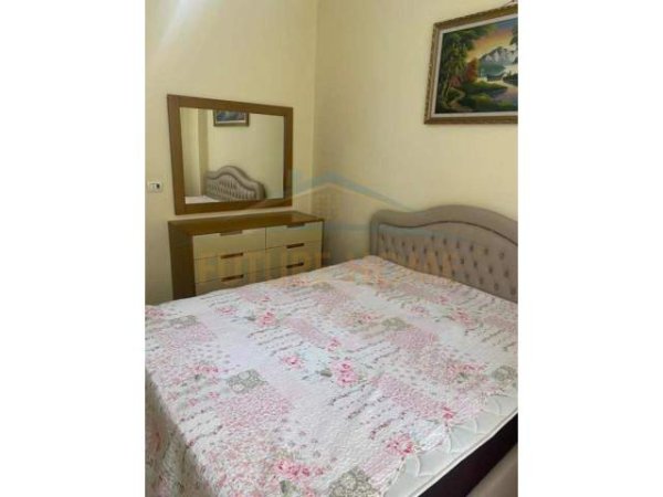 Tirane, jepet me qera apartament 1+1 Kati 4, 53 m² 300 Euro (Yzberisht)