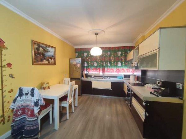 Tirane, shitet apartament 2+1 Kati 1, 85 m² 115.000 Euro (myslym shyri)