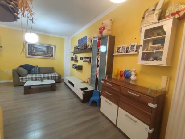 Tirane, shitet apartament 2+1 Kati 1, 85 m² 115.000 Euro (myslym shyri)