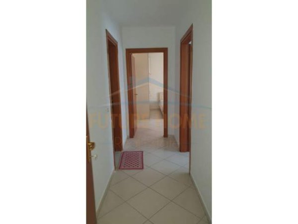 Tirane, jepet me qera apartament 2+1 Kati 9, 102 m² 900 Euro (Rruga e Barrikadave)