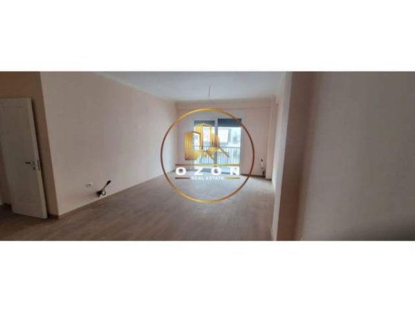 Tirane, jepet me qera apartament 3+1+A+BLK Kati 4, 180 m² 1.500 Euro (RRUGA E KOSOVAREVE)