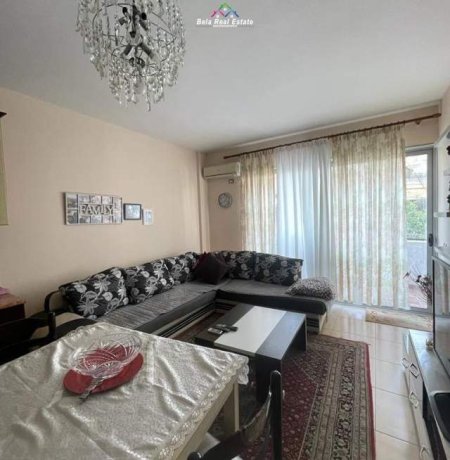 Tirane, jepet me qera apartament 2+1+BLK Kati 2, 85 m² 400 Euro (pallati i brigadave)