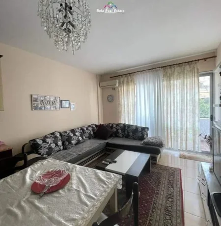 Tirane, jepet me qera apartament 2+1+BLK Kati 2, 85 m² 400 Euro (pallati i brigadave)