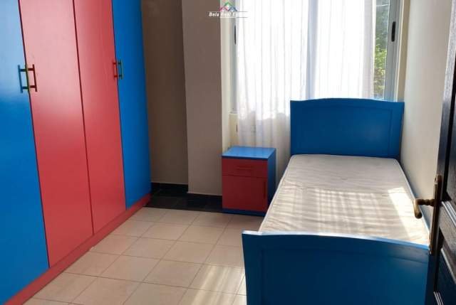Tirane, jepet me qera apartament 2+1+BLK Kati 2, 85 m² 400 Euro (pallati i brigadave)