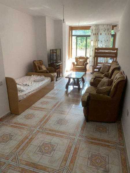 Tirane, jepet me qera apartament 1+1 Kati 1, 45 m² 350 Euro (Rruga Fortuzi)