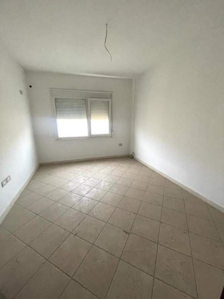 Tirane, shitet apartament 2+1+BLK Kati 2, 145.000 m² 145.000 Euro (UNIVERSITETI NEW YORK)
